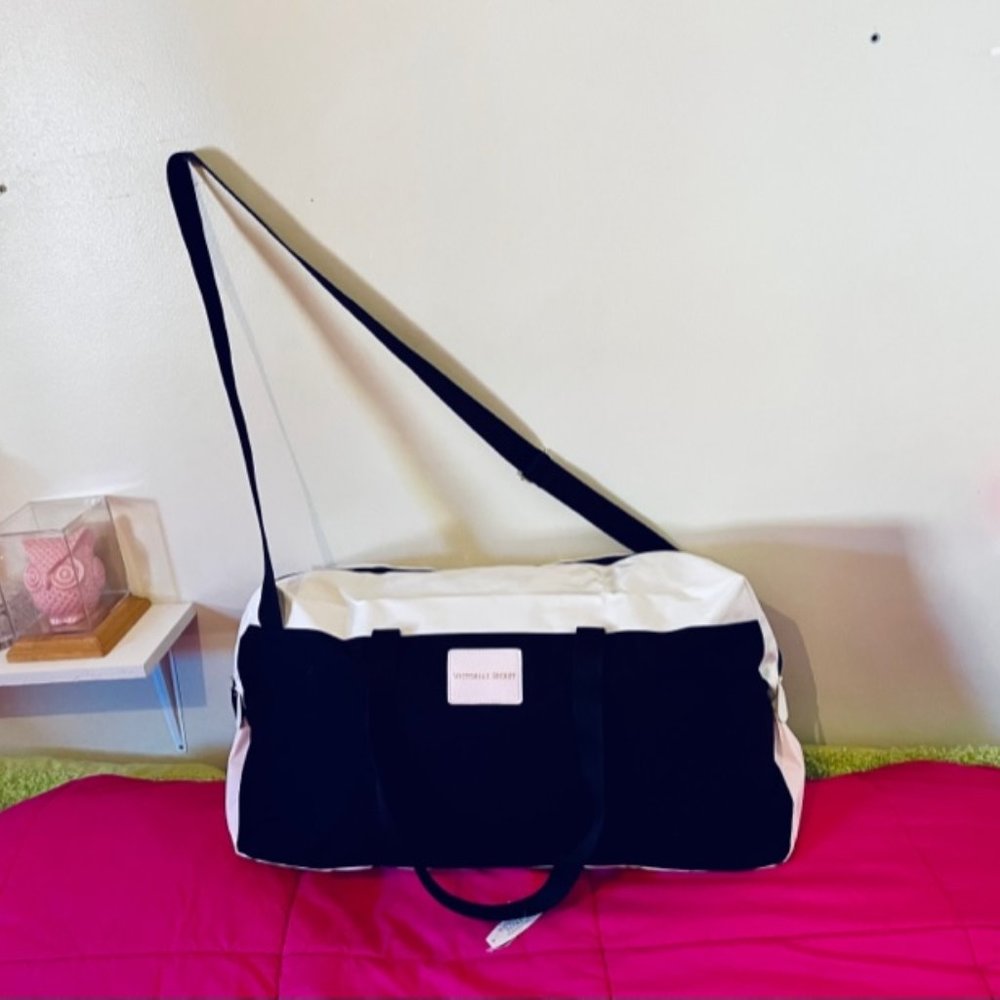 Victoria's Secret TRAVEL BAG w/wide strap, handles, coloered: black, whi…